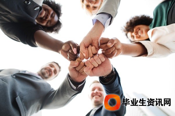 深圳落戶明確達(dá)到落戶條件，便可直接申請落戶，且不設(shè)指標(biāo)數(shù)量限
